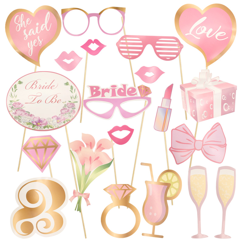 Cô Dâu Được Cụ Hóa Trang Chụp  - đánh giá và giá Photo Booth Frame